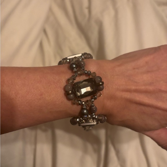 Vintage Chic Silver and Gray Gemstone Bracelet - Picture 16 of 16